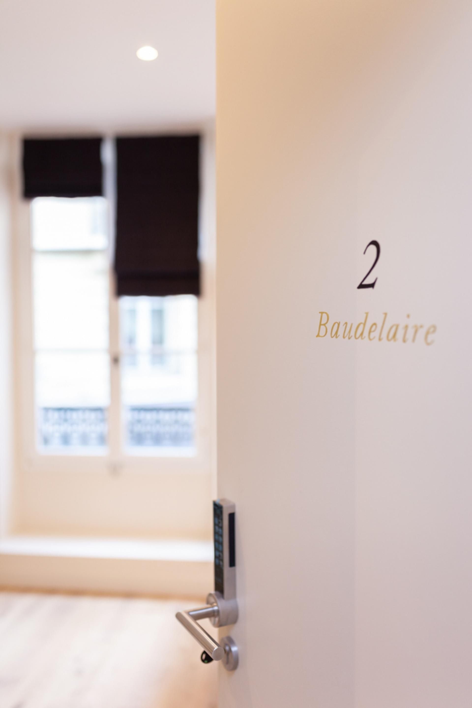 Tinah Paris, Champs Elysées