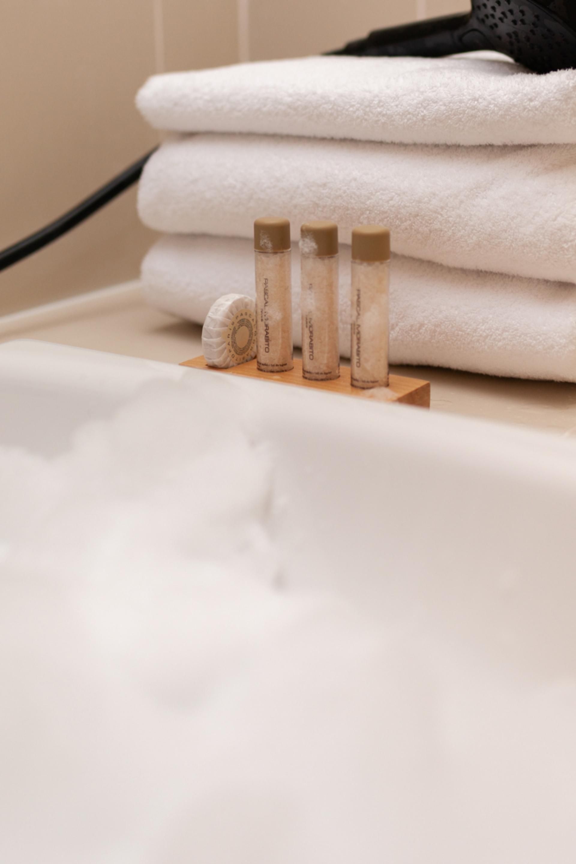 Tinah Paris, Champs Elysées