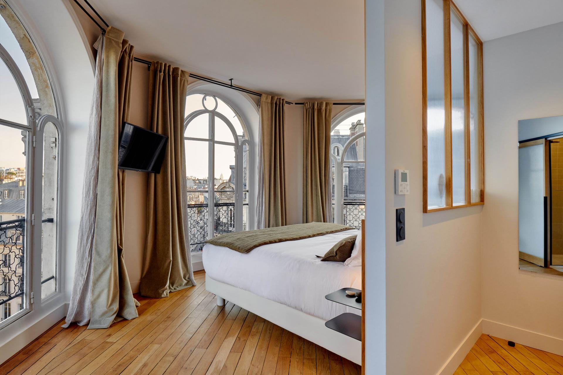 Tinah Paris, Réaumur